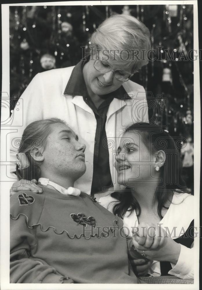 1993 Press Photo Linda Mueller, Nurse at Horizon Home Care &amp; Hospice, Mequon, WI - Historic Images