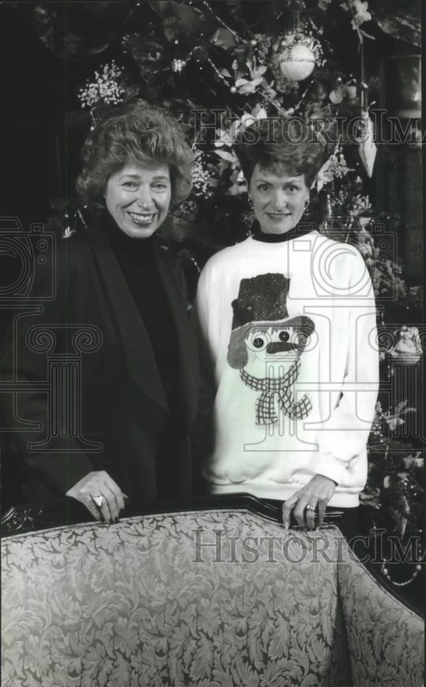 1994 Press Photo Dawn Hopkins &amp; Louise Osborn head Christmas fund-raiser - Historic Images