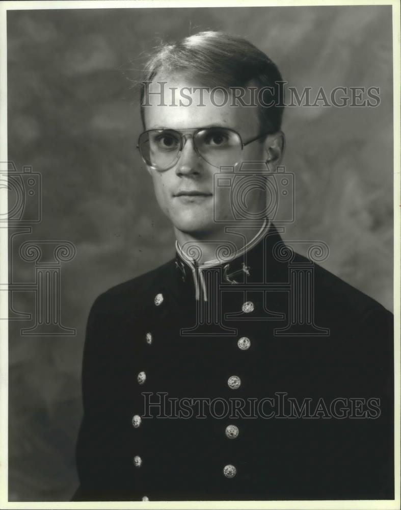 1988 Press Photo Midshipman 1st Class Daniel Hurdle received British scholarship - Historic Images