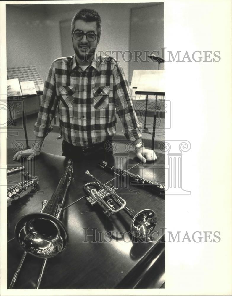 1987 Press Photo Washington High Band director Karry Nichols is going to Japan - Historic Images