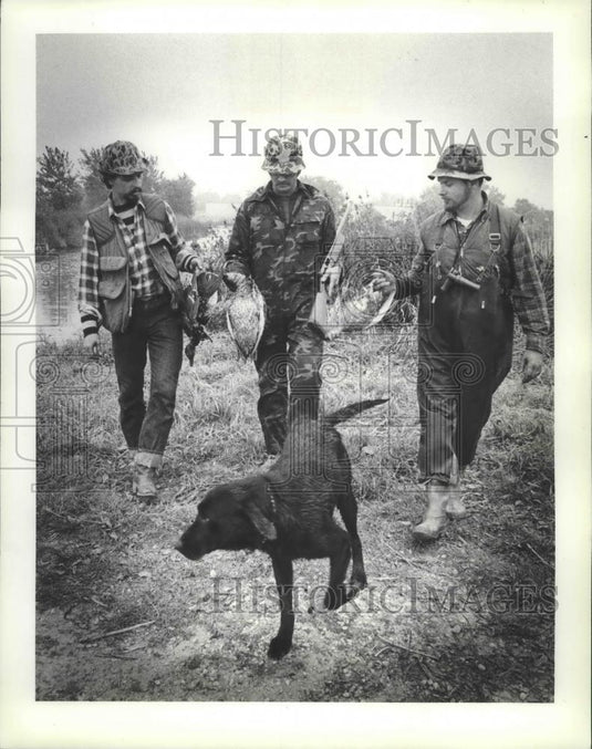 1982 Press Photo Milwaukee hunters, Paul Gscheidmeier, Lee Treuden & Doug Miller - Historic Images