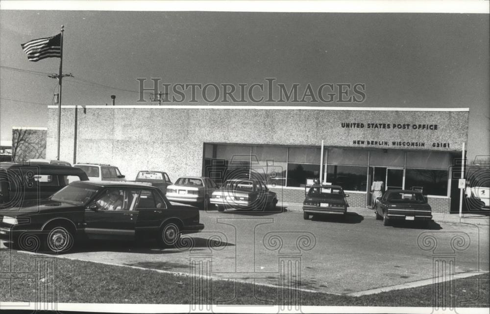 1990 Press Photo U.S. Post Office in New Berlin, Wisconsin - mjb70566 - Historic Images