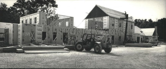 1992 Press Photo Construction of Childcare Center in New Berlin, Wisconsin - Historic Images