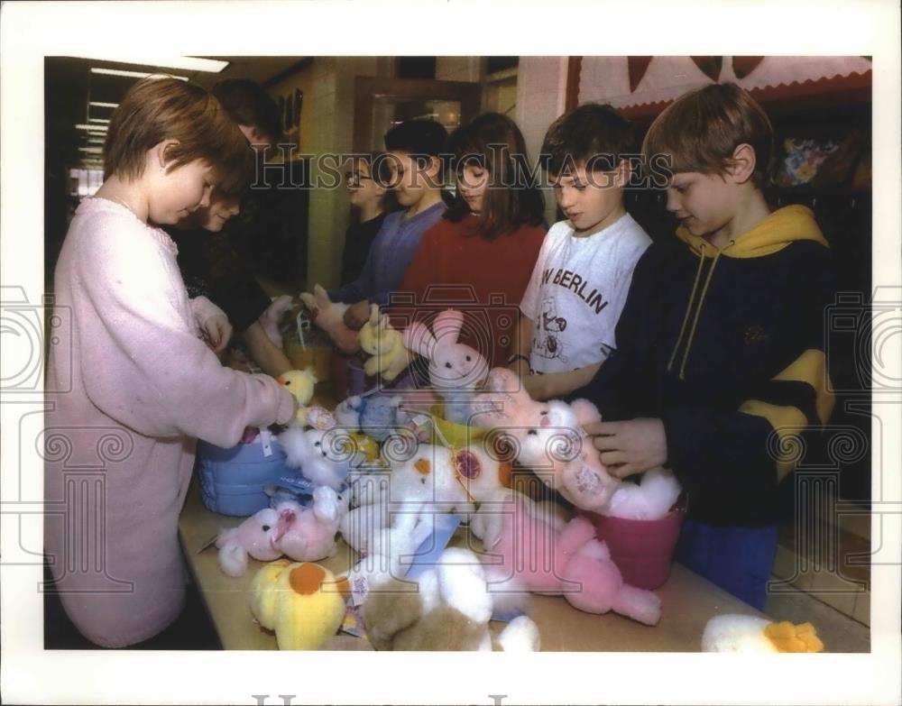 1994 Press Photo Prospect Hill Elementary School fourth graders, New Berlin - Historic Images