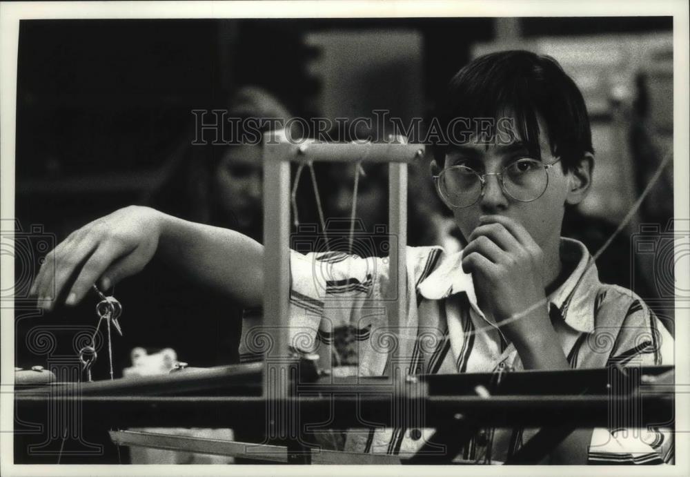 1991 Press Photo Josh Klapperman, Science Activities Day at Nicolet High School - Historic Images