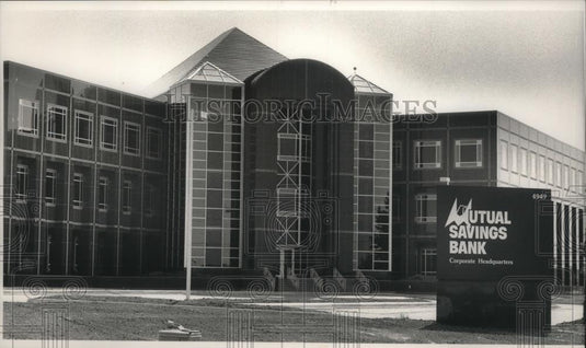 1991 Press Photo Mutual Savings Bank new headquarters building in Brown Deer - Historic Images
