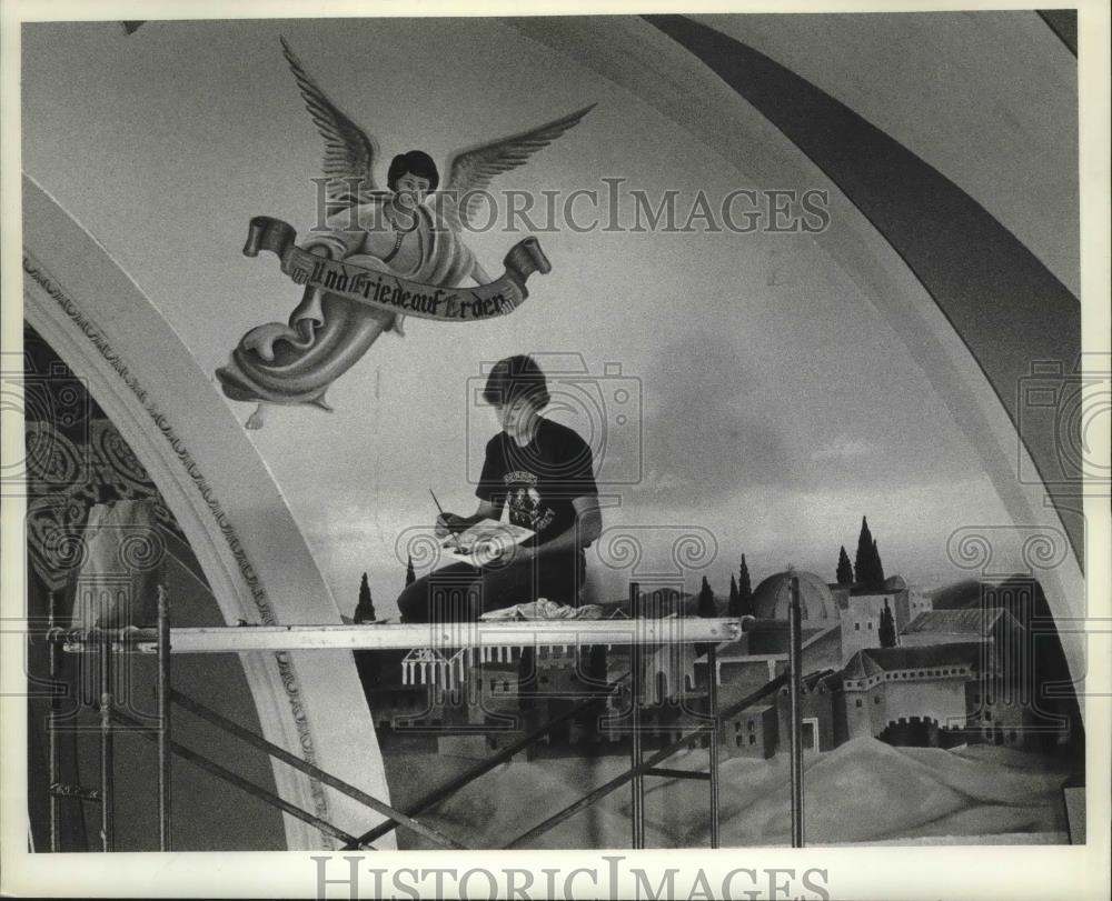 1982 Press Photo Kevin McElroy helps restore mural in old Lutheran church. - Historic Images