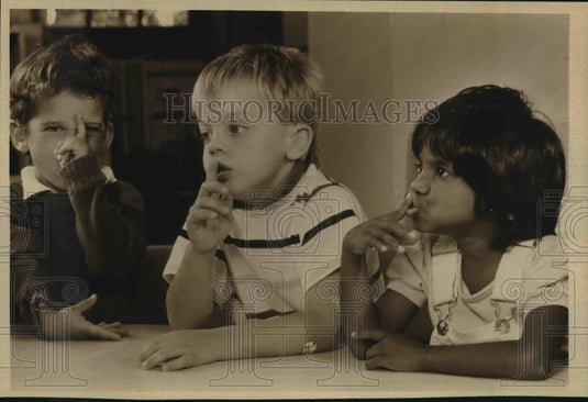 1989 Press Photo Students from Neeskara Elementary School - mjb70896 - Historic Images