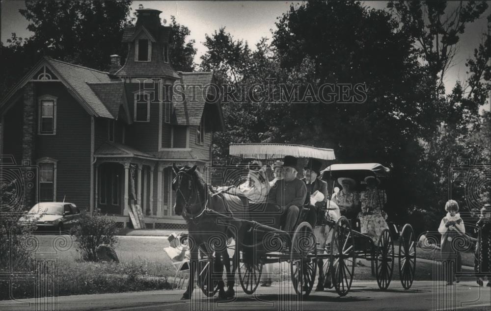 1992 Press Photo Riders in Horse and buggies in New Berlin Historic Days parade - Historic Images