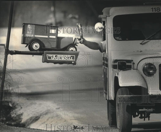 1988 Press Photo Mail truck delivers to antique mail truck box New Berlin - Historic Images