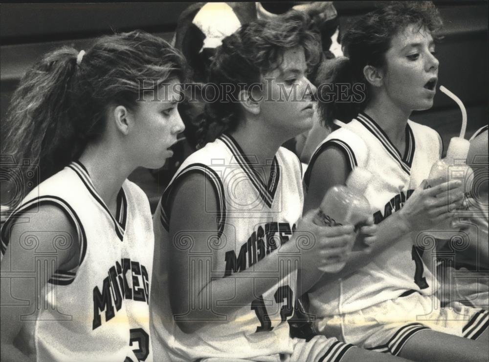 1990 Press Photo Navarrete trio are basketball players for Muskego High School - Historic Images