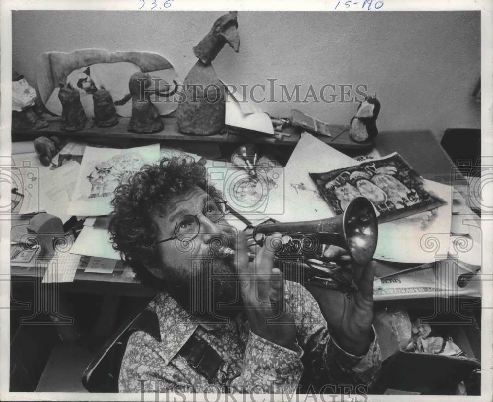 1981 Press Photo Don Nedobeck plays horn for entertainment and pay - mjb71144 - Historic Images