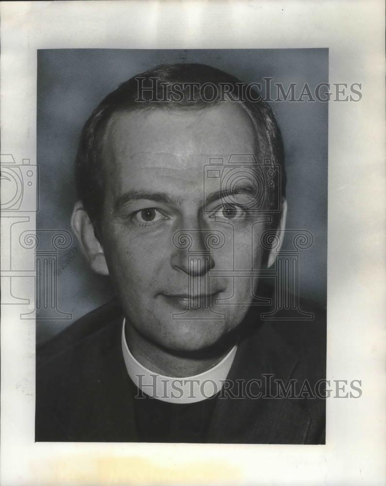 1977 Press Photo Reverend Richard Neuhaus, a Lutheran minister from Brooklyn. - Historic Images