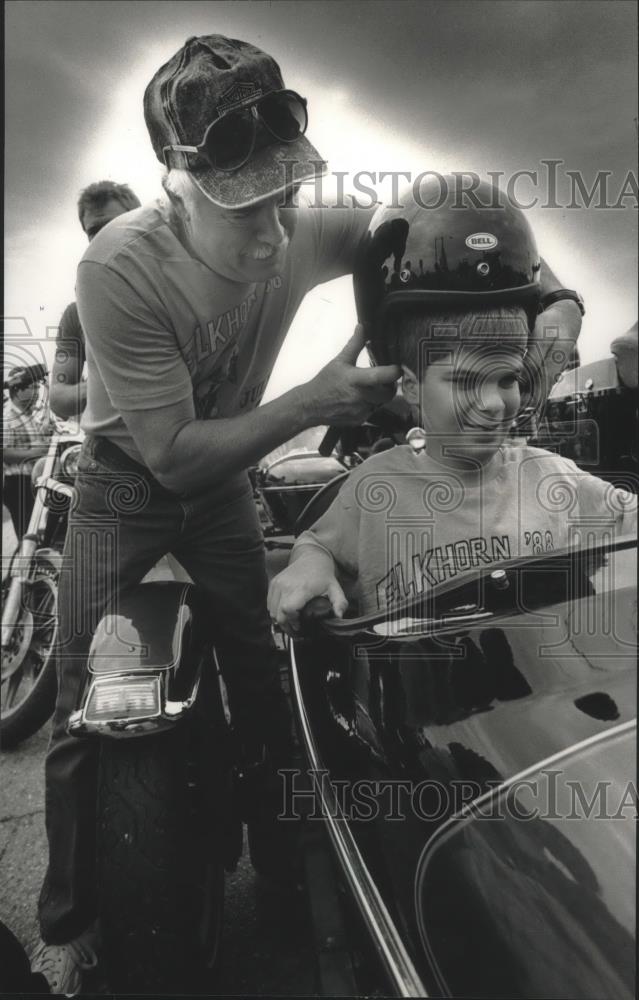 1988 Press Photo Hal Topel and Mikey Neufeldt, muscular dystrophy poster child - Historic Images