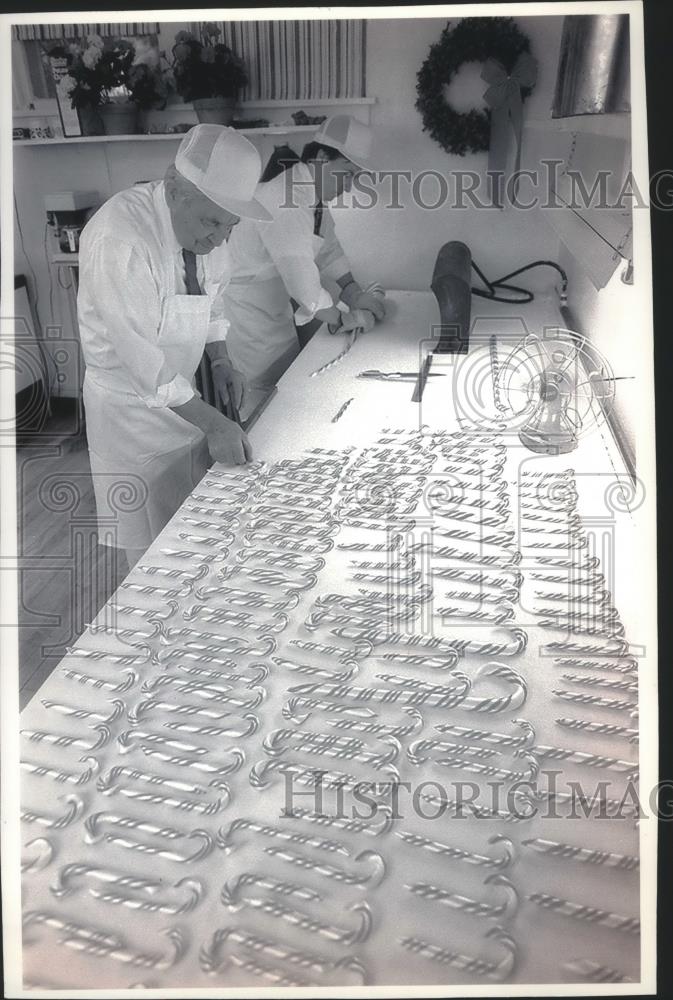 1993 Press Photo Niemman&#39;s Homemade Chocolate Shop, Wauwatosa - mjb71320 - Historic Images