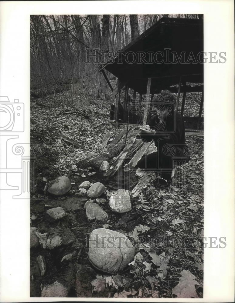 1994 Press Photo Mary Jean Huston, Nature Conservancy biologist, Otter Creek - Historic Images