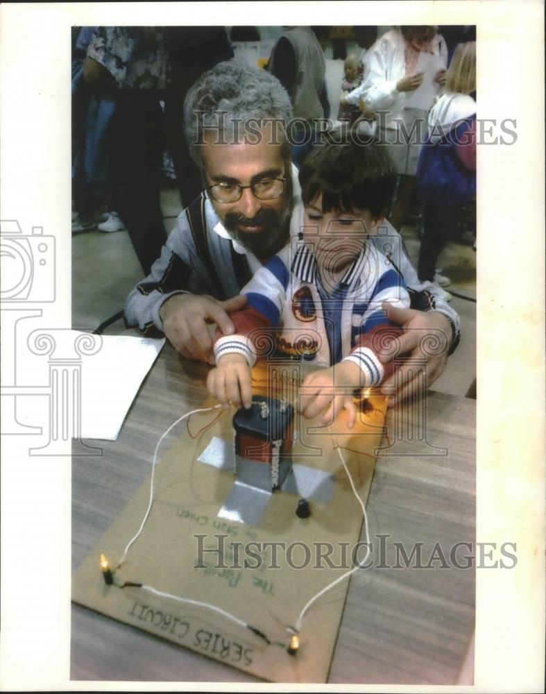 1994 Press Photo John Fleissner and dad trying out display at fair, Wisconsin. - Historic Images