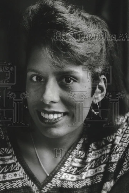 1994 Press Photo Rosenda Neira speaker for preschool graduation class, Escuela - Historic Images