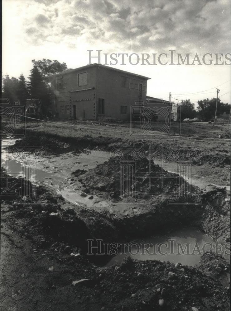 1992 Press Photo Firefighters concerned about soil at new station Muskego - Historic Images