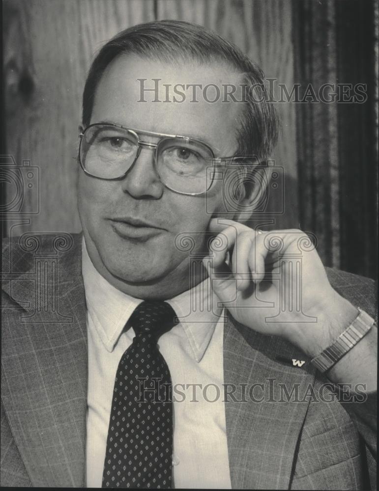 1984 Press Photo Ralph Neale, UW-Madison Athletic Department - mjb71742 - Historic Images