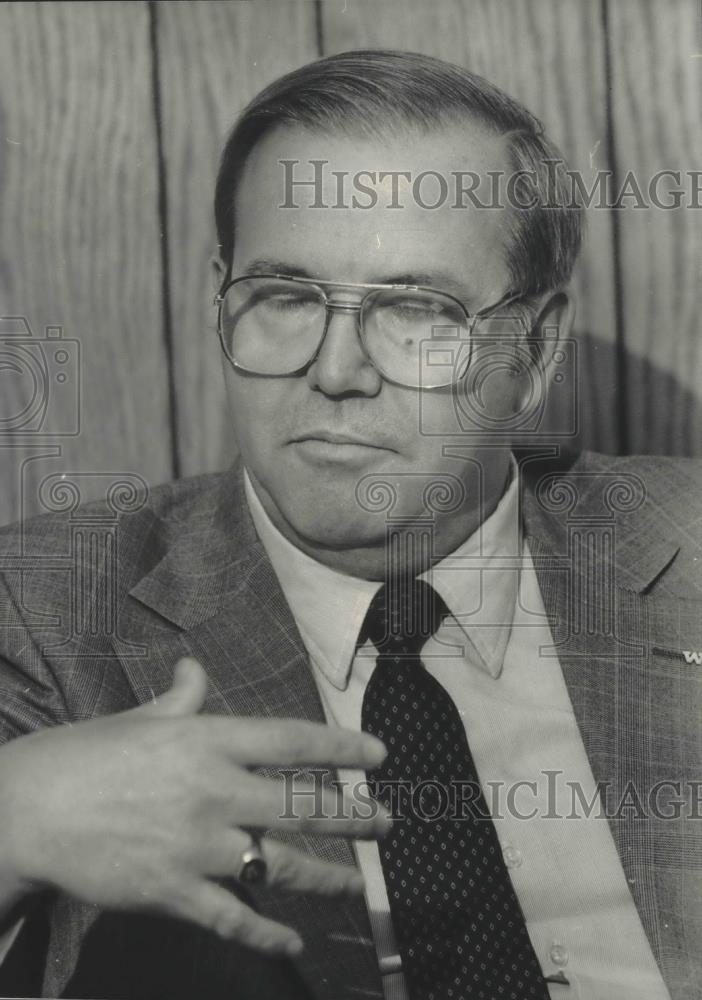 1984 Press Photo Ralph Neale, University Wisconsin, Madison, Athletic Department - Historic Images