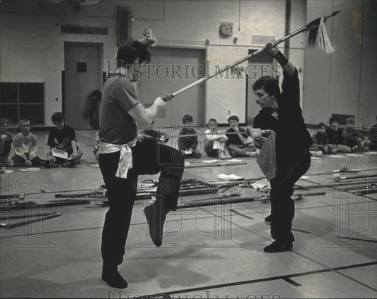 1992 Press Photo Mike Caughey & Steve Kleppe, demonstrate Kung-Fu, Wisconsin - Historic Images