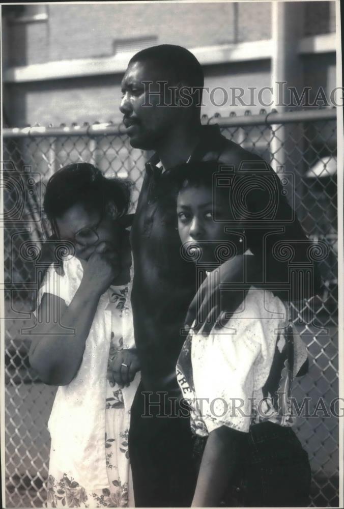 1992 Press Photo Joseph, Alberta, and Terra Hodgson at Palmer School, Milwaukee - Historic Images