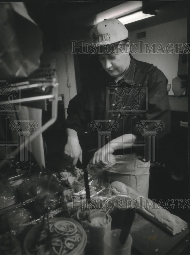 1994 Press Photo Doug Hoffman, owner of Sandwich Stop, Shorewood, Wisconsin - Historic Images