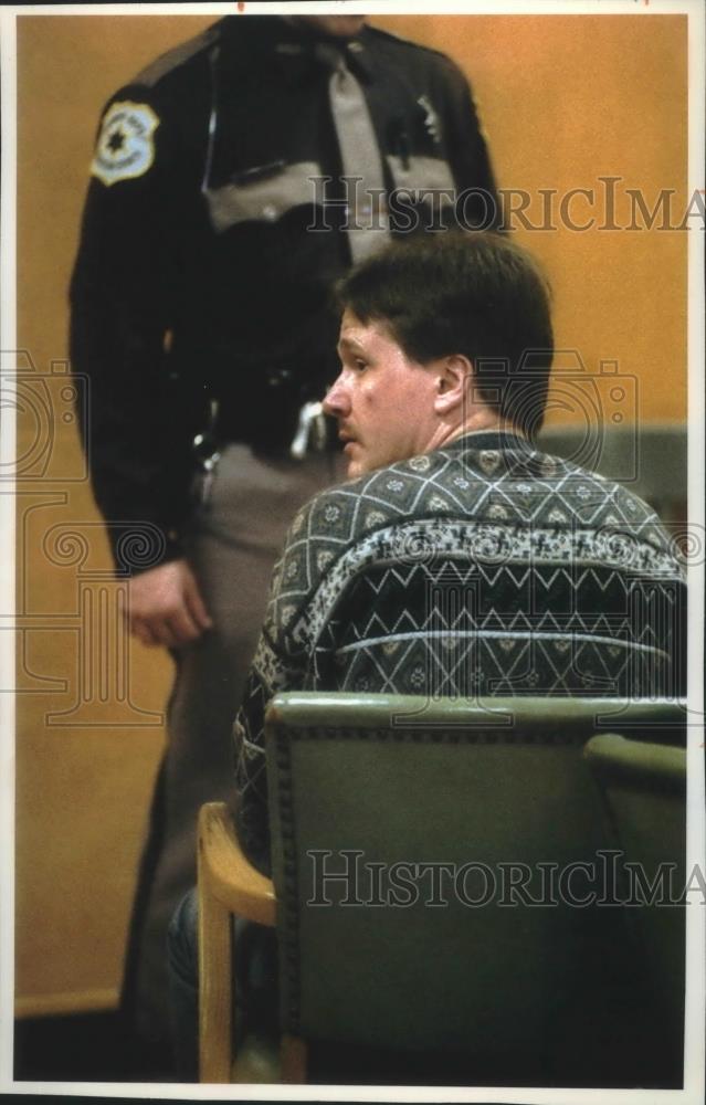 1994 Press Photo Daryl G. Hoffmann in Wisconsin courtroom - mjb72306 - Historic Images