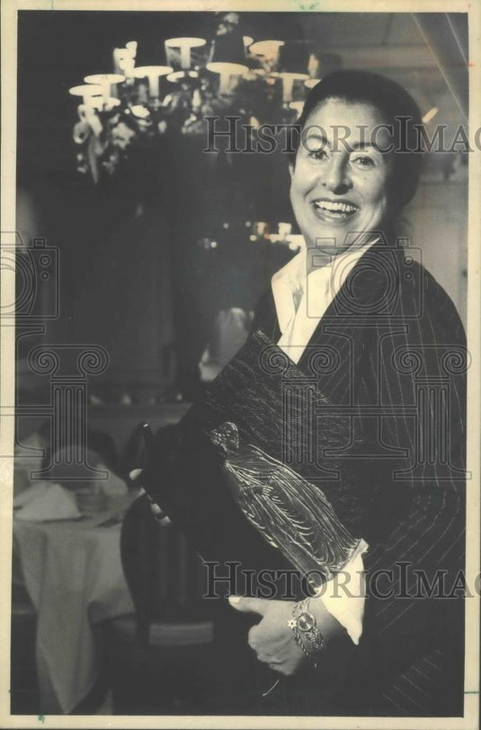 1983 Press Photo Milwaukee's Sally Papia at Sally's Steak House - mjb72357 - Historic Images