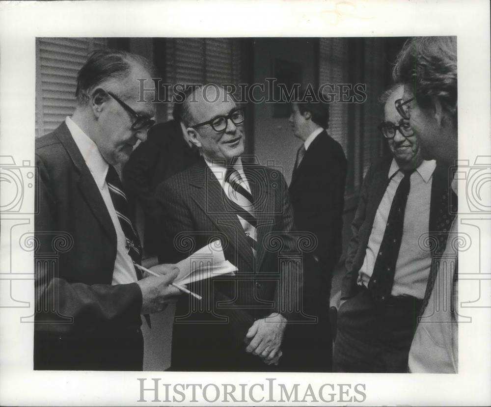 1978 Press Photo Roy F Hoffman, port director, Milwaukee, Wisconsin - mjb72725 - Historic Images