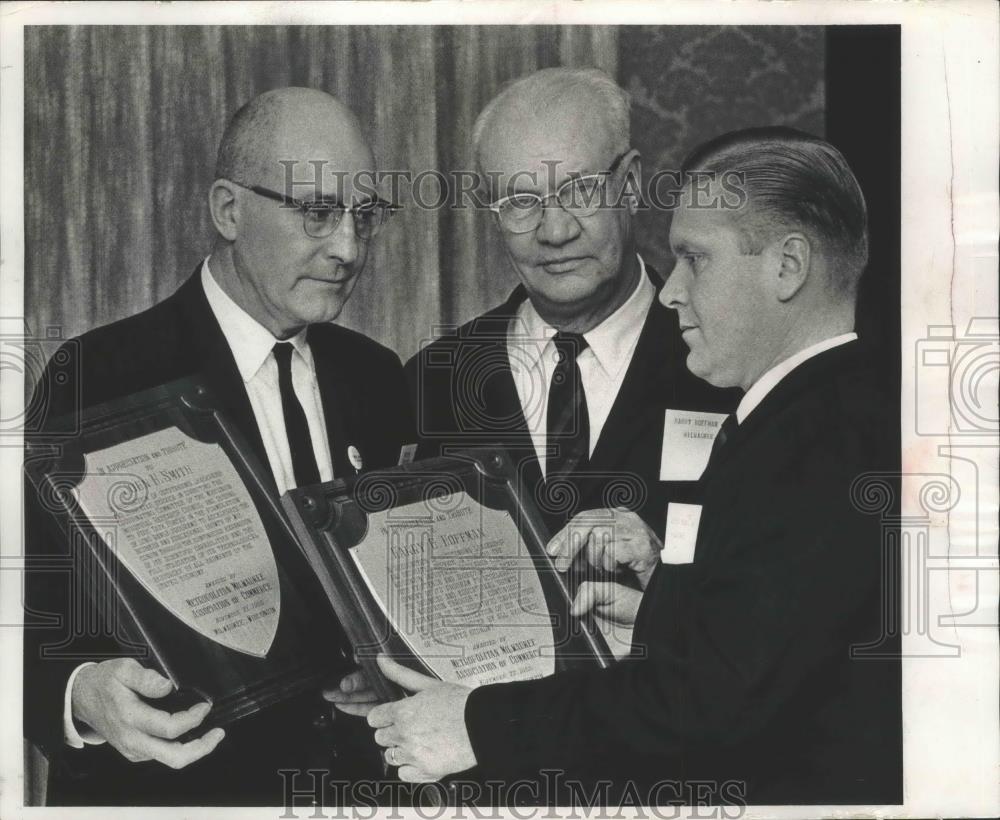 1985 Press Photo John H. Smith, Harry Hoffman Wisconsin, research awardees - Historic Images