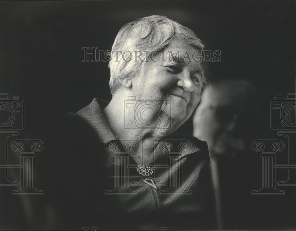 1985 Press Photo Frances Hacker watches North Shore Academy of Suzuki Piano kids - Historic Images