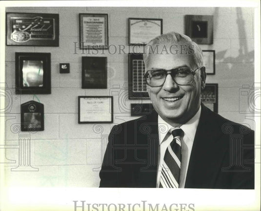 1982 Press Photo Racine Superintendent C. Richard Nelson in Madison, Wisconsin - Historic Images