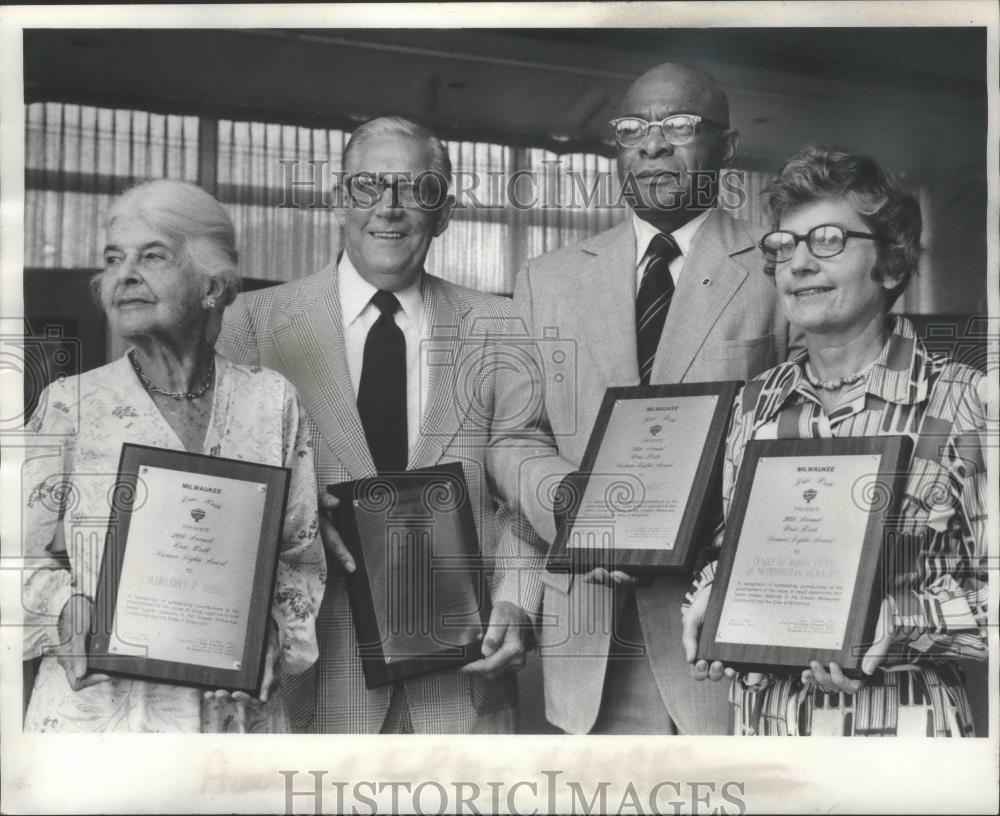 1976 Press Photo 28th Annual B&#39;Nai N&#39;rith human rights awards, Milwaukee, WI - Historic Images