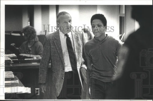 1989 Press Photo Yathzee Inman (R) & lawyer, Seymour Bimbel in court - mjb73185 - Historic Images