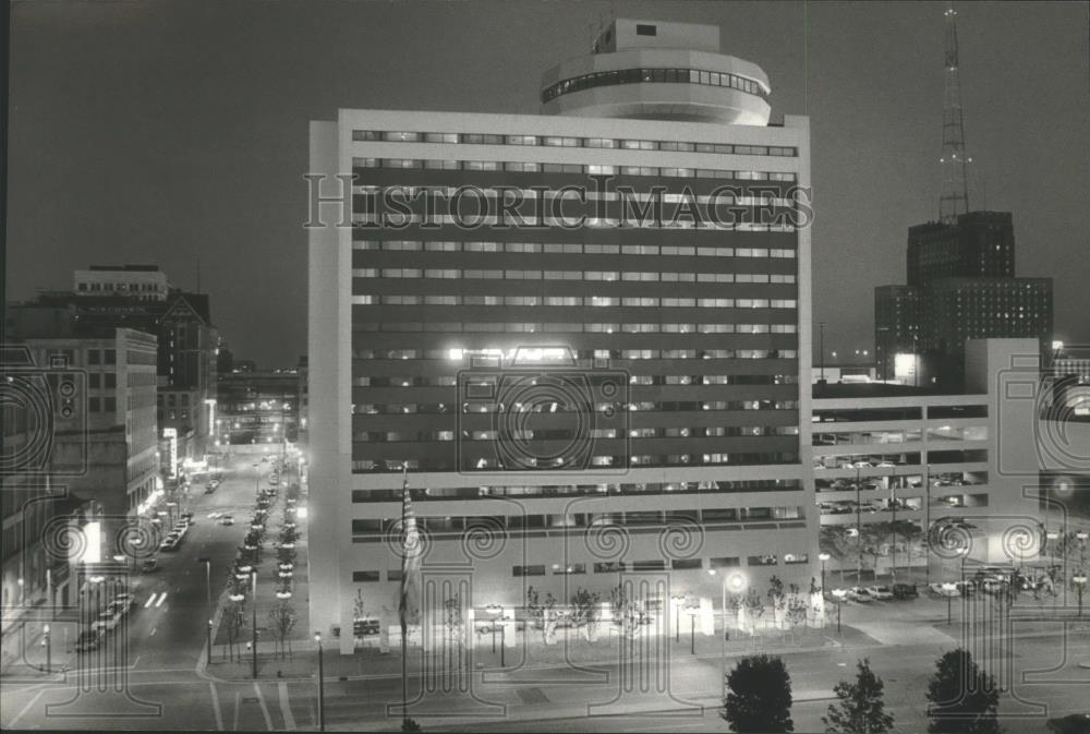 1981 Press Photo The Hyatt Regency Hotel, Milwaukee, Wisconsin - mjb73261 - Historic Images