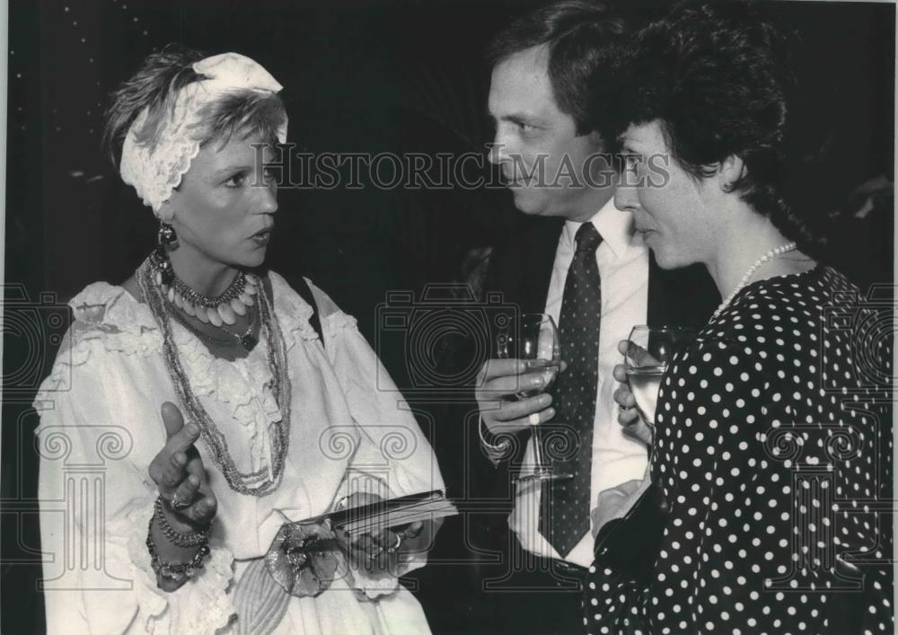 1986 Press Photo Beverly Hays, Wayne &amp; Betty Van Ert at Heart Ball in Wisconsin - Historic Images