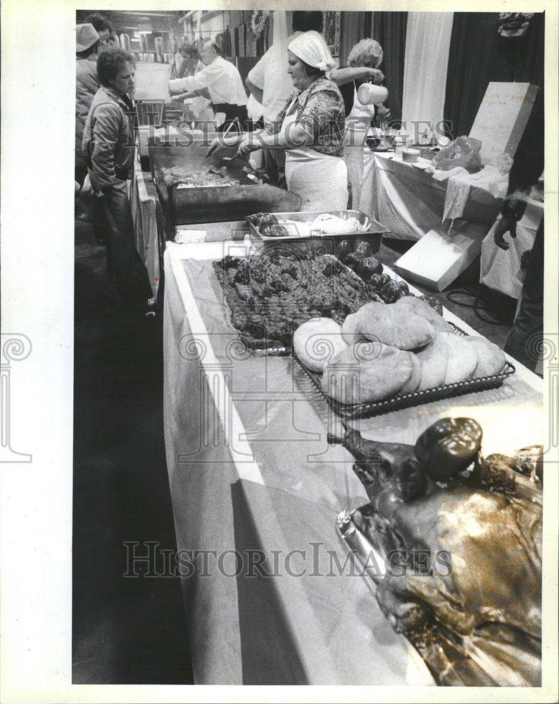 1982 Press Photo International folk fair Serbian food - RRV60829 - Historic Images