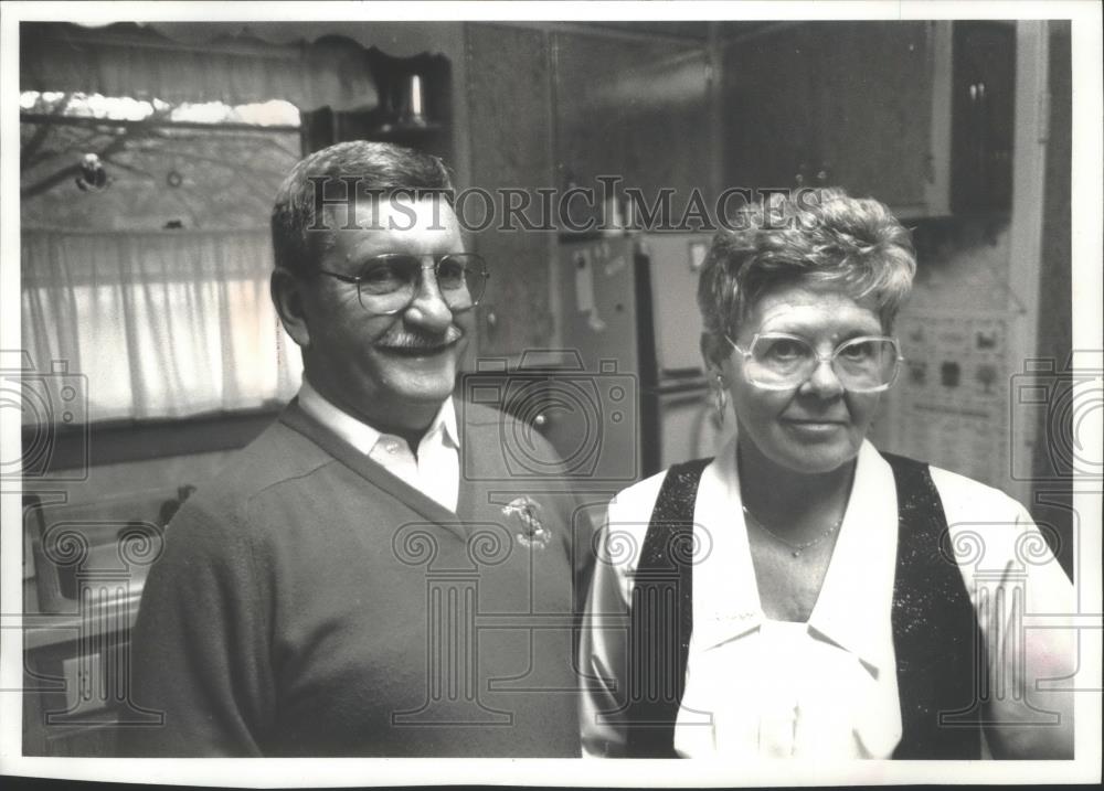 1990 Press Photo Florian and Harriett Hurish deacon St. Mary&#39;s Catholic Church - Historic Images