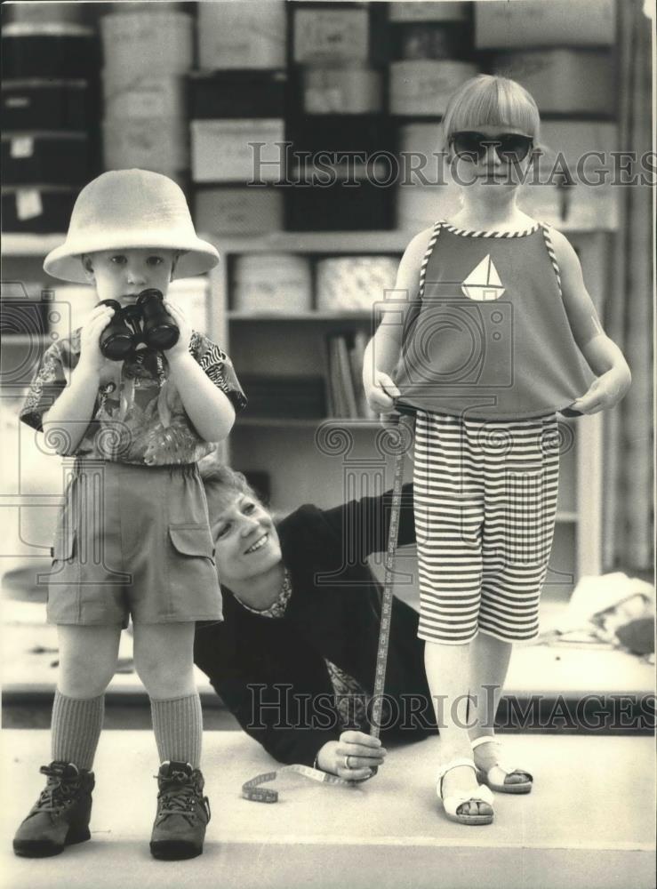 1988 Press Photo Mount Mary College fashion student Cynthia Koprowski &amp; models - Historic Images