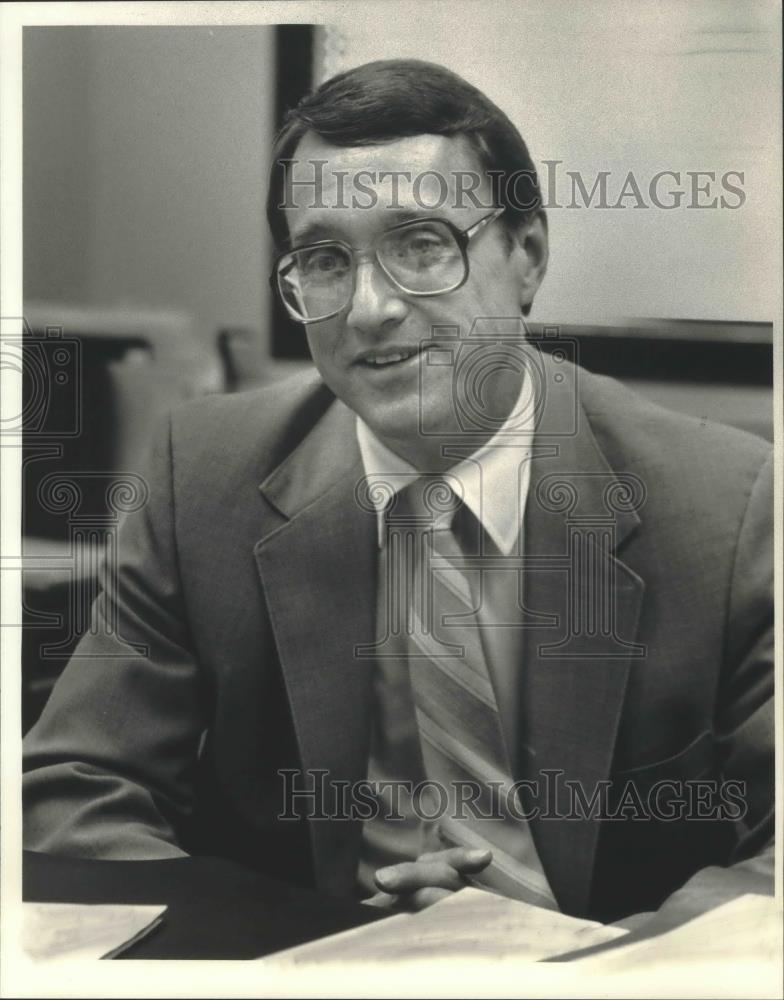 1987 Press Photo Robert L. Murray, West Allis Health Commissioner, Wisconsin - Historic Images