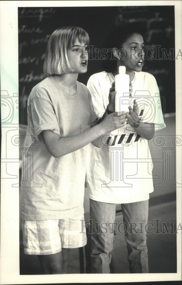 1988 Press Photo Becky Baumann &amp; Keiya Bell, Morse Middle School, Milwaukee - Historic Images