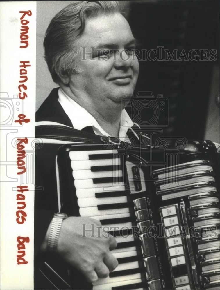 1992 Press Photo Roman Hanes leads his band with his trademark accordion - Historic Images