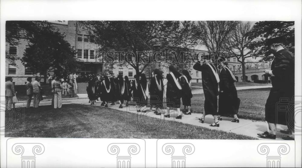 1978 Press Photo Mount Mary College Commencement in Milwaukee - mjb74132 - Historic Images
