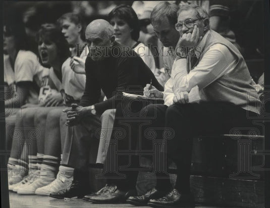 1986 Press Photo Jack Nagle ex-Marquette coach now at Whitefish Bay High coach - Historic Images