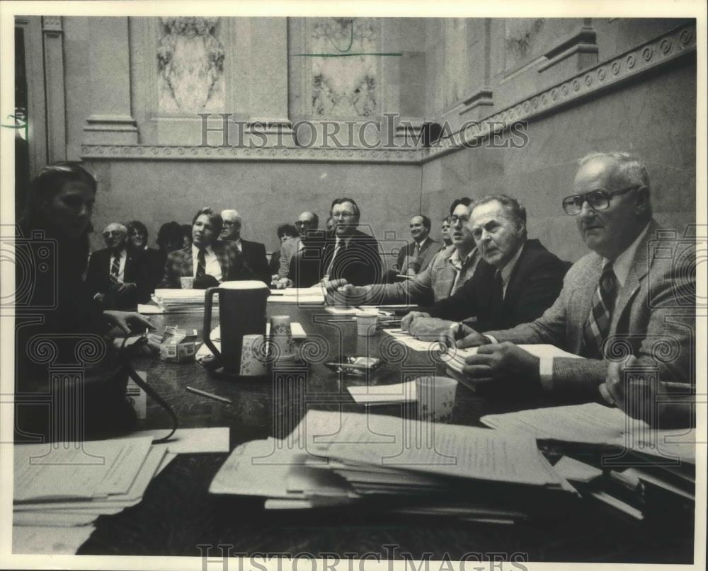 1983 Press Photo State Republican Raymond Moyer attends Caucus in Madison - Historic Images