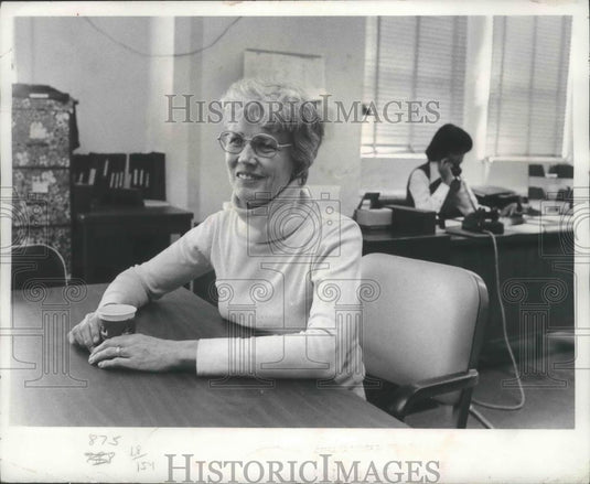 1976 Press Photo Margaret Reuss in Federal City College, Washington, D.C. office - Historic Images