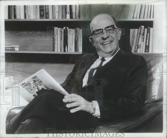 1987 Press Photo Earl "Madman" Muntz, California, creator of ads on billboards - Historic Images