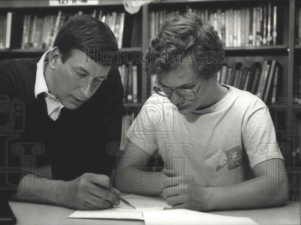 1990 Press Photo Teacher Steve Blatnak and Roy Koczela at Morse Middle Milwaukee - Historic Images